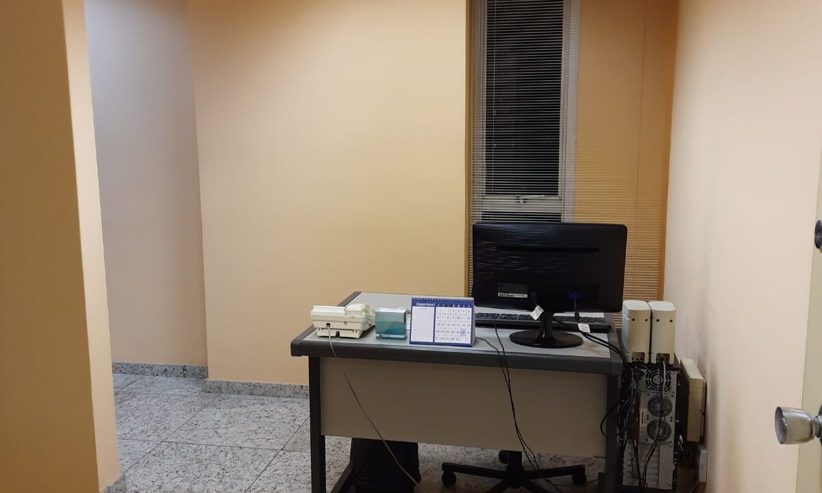 Vende-se Sala Comercial com vaga na Sé