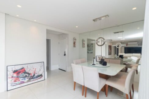 Vende-se Apartamento 03 dormitórios no Jardim Avelino com 02 vagas e lazer