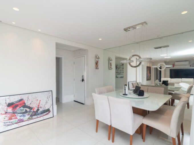 Vende-se Apartamento 03 dormitórios no Jardim Avelino com 02 vagas e lazer