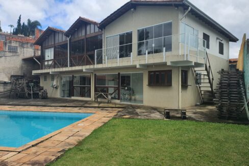 Vende-se Casa de campo de 06 dorm. com 6 vagas na Chácara Santana de Parnaíba