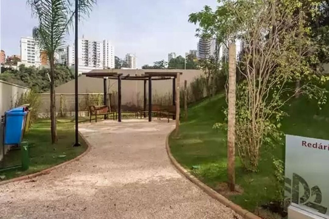 Vende-se Apartamento de 02 dorm. no Parque Morumbi com vaga e lazer
