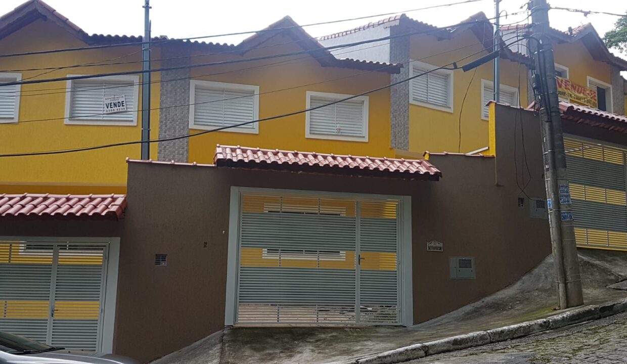 Vende-se Sobrado de 03 dormitórios com 02 vagas Vila Dalila