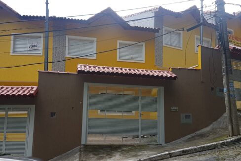 Vende-se Sobrado de 03 dormitórios com 02 vagas Vila Dalila