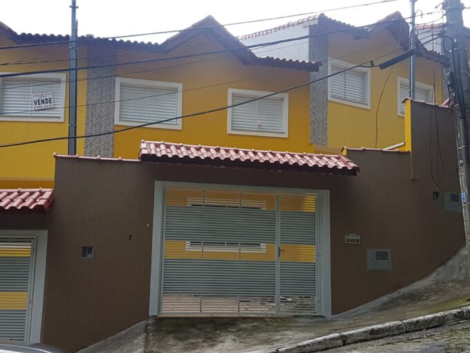 Vende-se Sobrado de 03 dormitórios com 02 vagas Vila Dalila